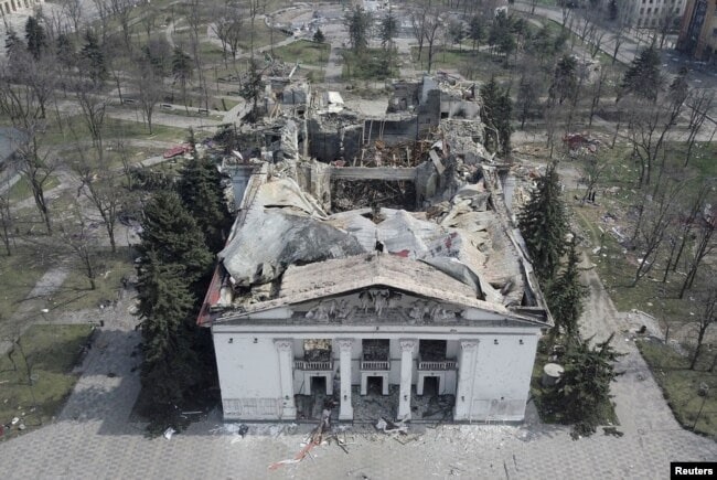 Новини світу - "Танці на кістках": МЗС різко відреагувало на захід у Маріуполі