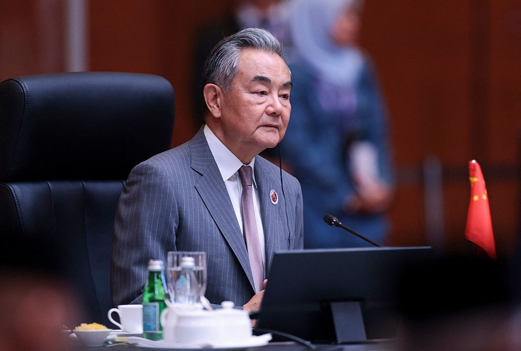 В РФ перед зустріччю Віткоффа і Путіна приїхав глава МЗС Китаю