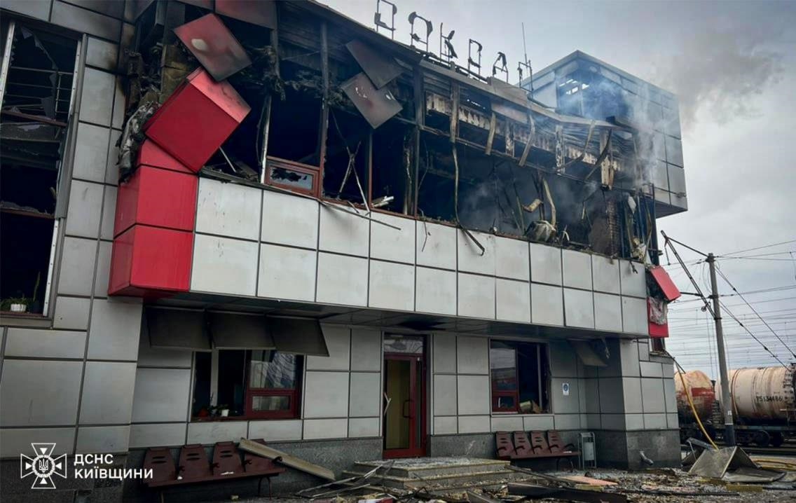 Відновлено рух поїздів через станцію Фастів