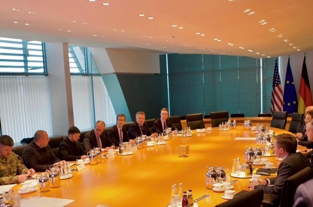 WSJ: Мирні переговори стають боротьбою США і Києва