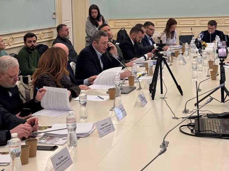 Місцезнаходження невідоме, підозри немає Директор НАБУ розповів про статус Єрмака та Умєрова у резонансних справах