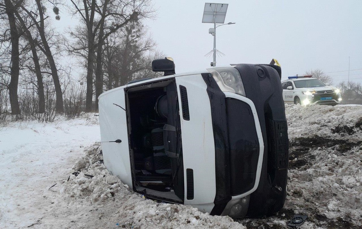 Новини України - На Сумщині вісім постраждалих у ДТП з мікроавтобусом