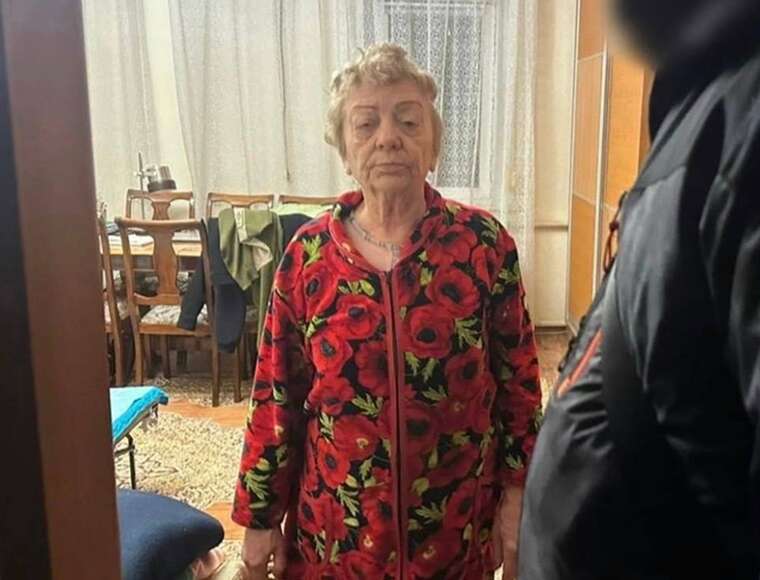 Стало відоме прізвище пенсіонерки, в якої під час обшуку знайшли 300 тисяч доларів