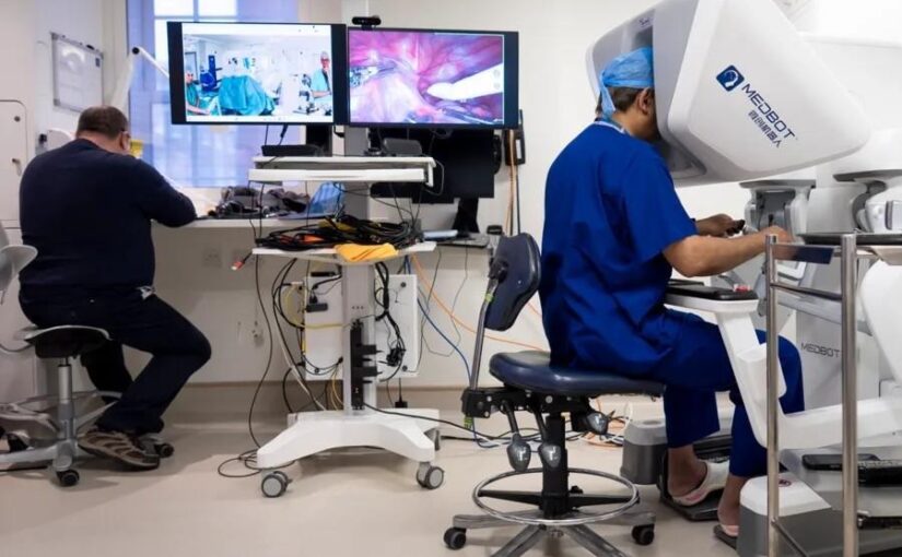 Хірург з Лондона прооперував пацієнта на відстані 2400 кілометрів