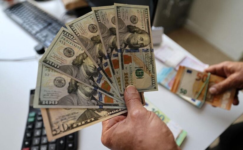 Курс долара злетів до нового рекорду в Україні