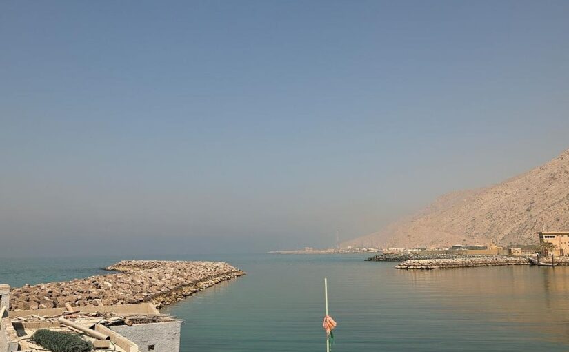 Рух суден в Ормузькій протоці зупинився майже повністю