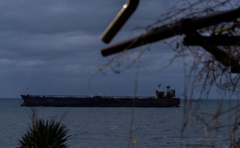 Танкер із російським пальним, який прямував до Куби, змінив курс