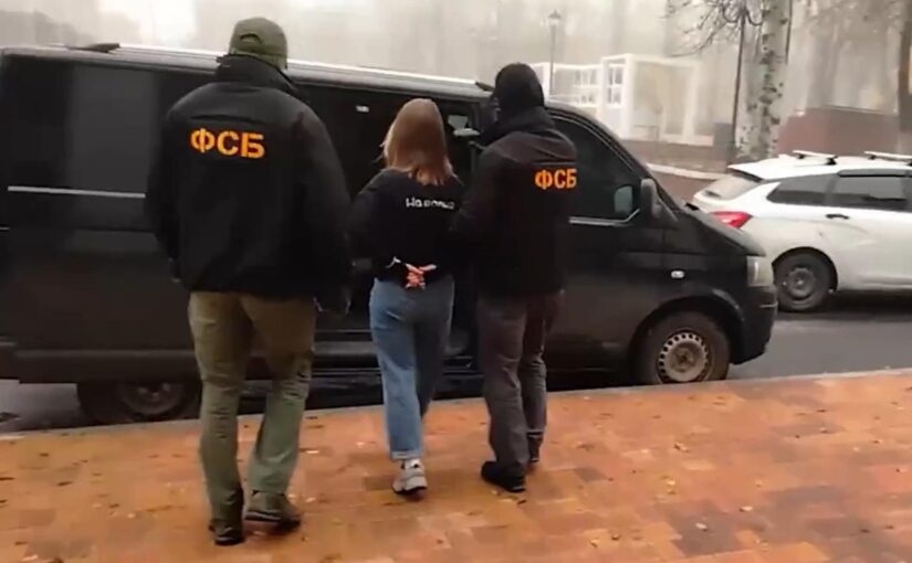 У Волновасі росіяни затримали 18-річну українку “за державну зраду”