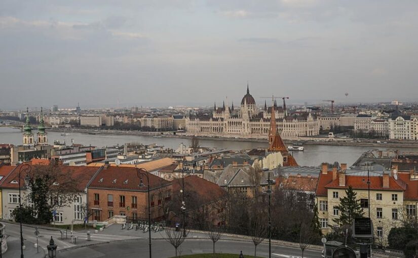 Українців закликали утриматися від поїздок до Угорщини