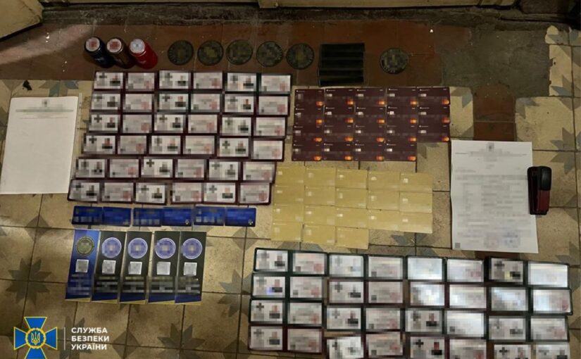 Викрито схему з продажу фіктивних посвідчень правоохоронців