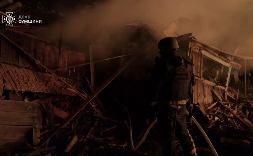 Сумщина: рятувальники ліквідували пожежу, що виникла внаслідок масованої нічної атаки рф