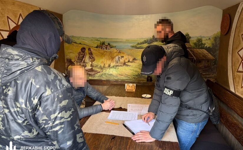 Посадовця УЗ взяли під варту за хабар у $100 тисяч