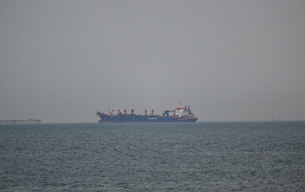 Рух через Ормуз майже зупинився – Bloomberg