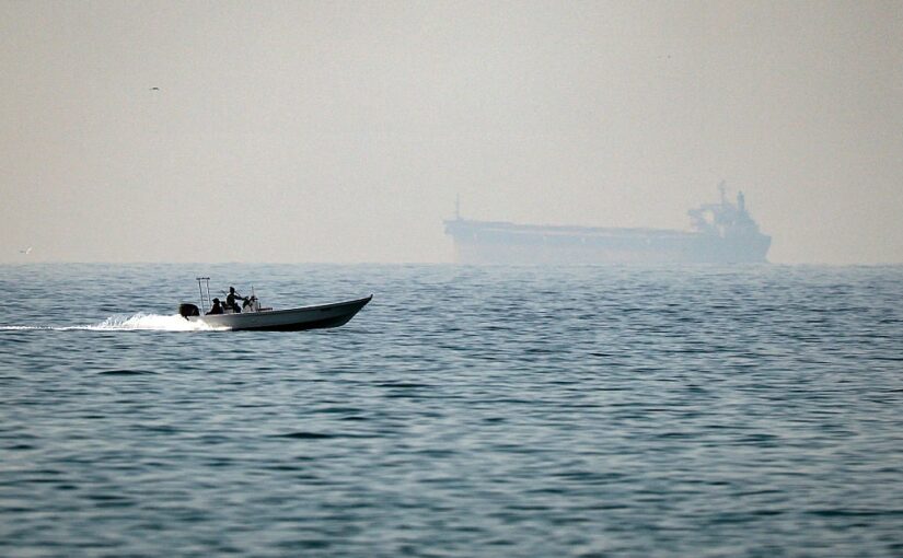 Танкер з Іраку прорвав блокаду Ормузької протоки