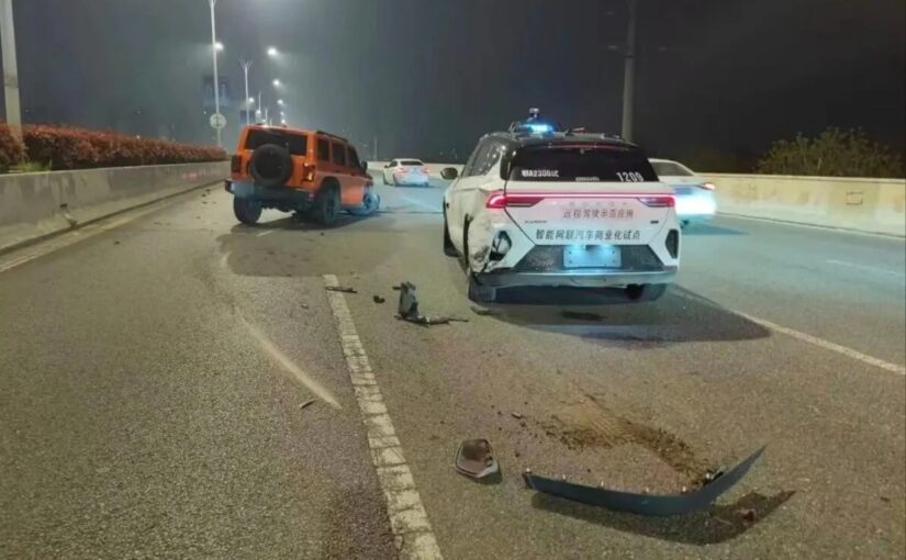 У Китаї сотні безпілотних таксі “замерли” посеред трас