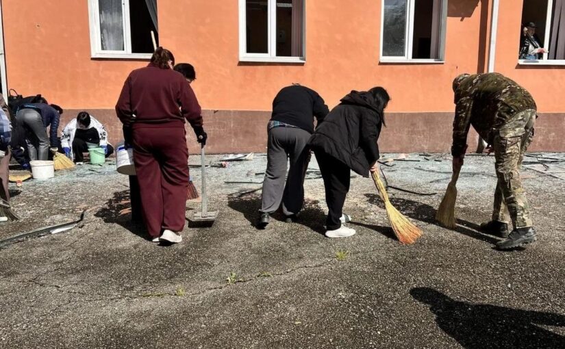 В Туапсе після удару по НПЗ пройшов “нафтовий дощ”