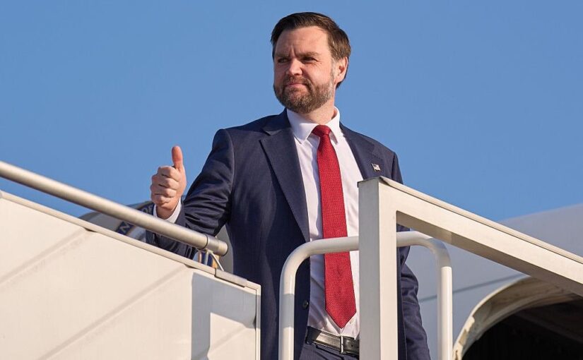 Венс назвав “жартом” нападки Трампа на Папу Римського