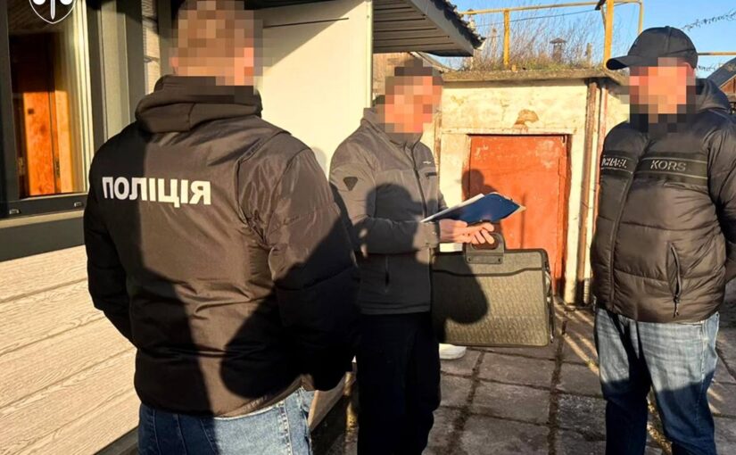 Зловживання при закупівлях деревини для ЗСУ: проведено обшуки у 11 регіонах